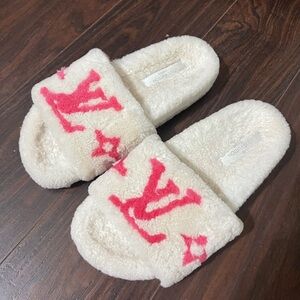 Louis Vuitton Slippers